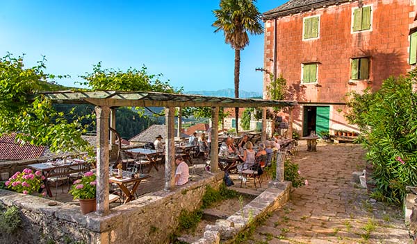 Restaurang på ön Brac, Kroatien